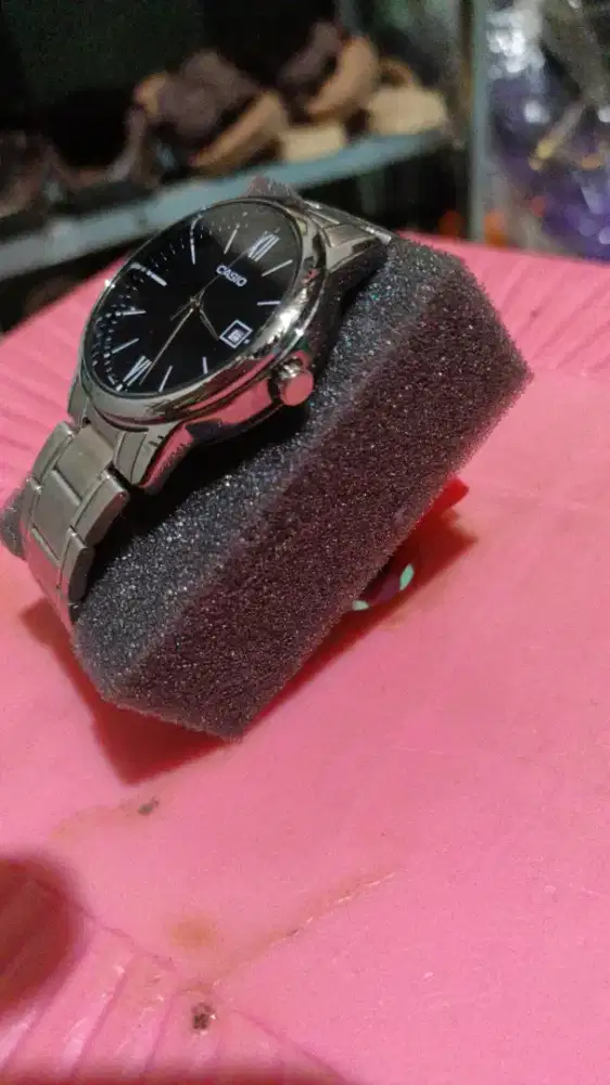 Jam tangan & Sepatu Santai