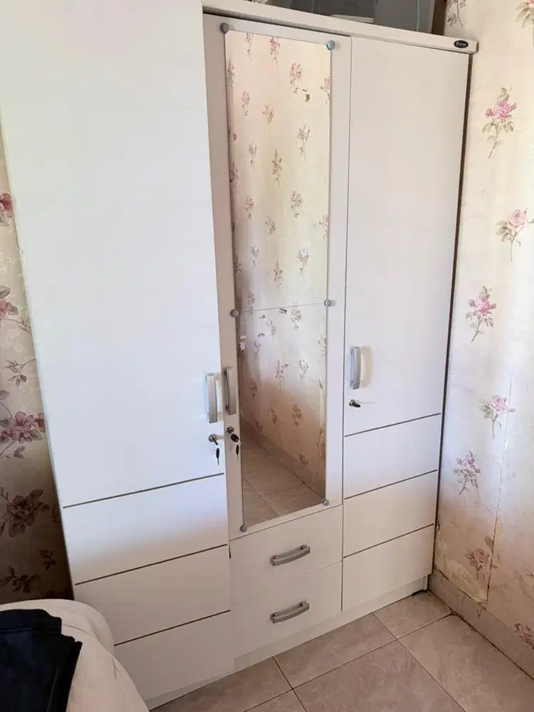 Di JUAL LEMARI SECOND MULUS NO MINUS