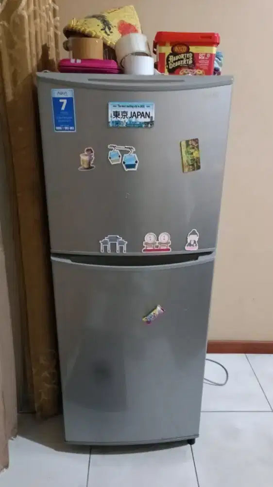 Jual Kulkas 2 pintu Aqua kondisi mulus