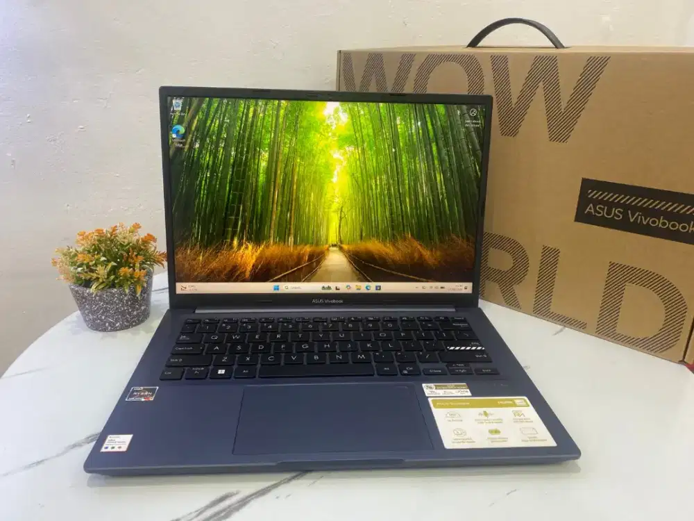 Asus vivobook M1405Q 
Ryzen 7-5800HS RAM16GB/SSD 512GB
14 FHD WIN 11
