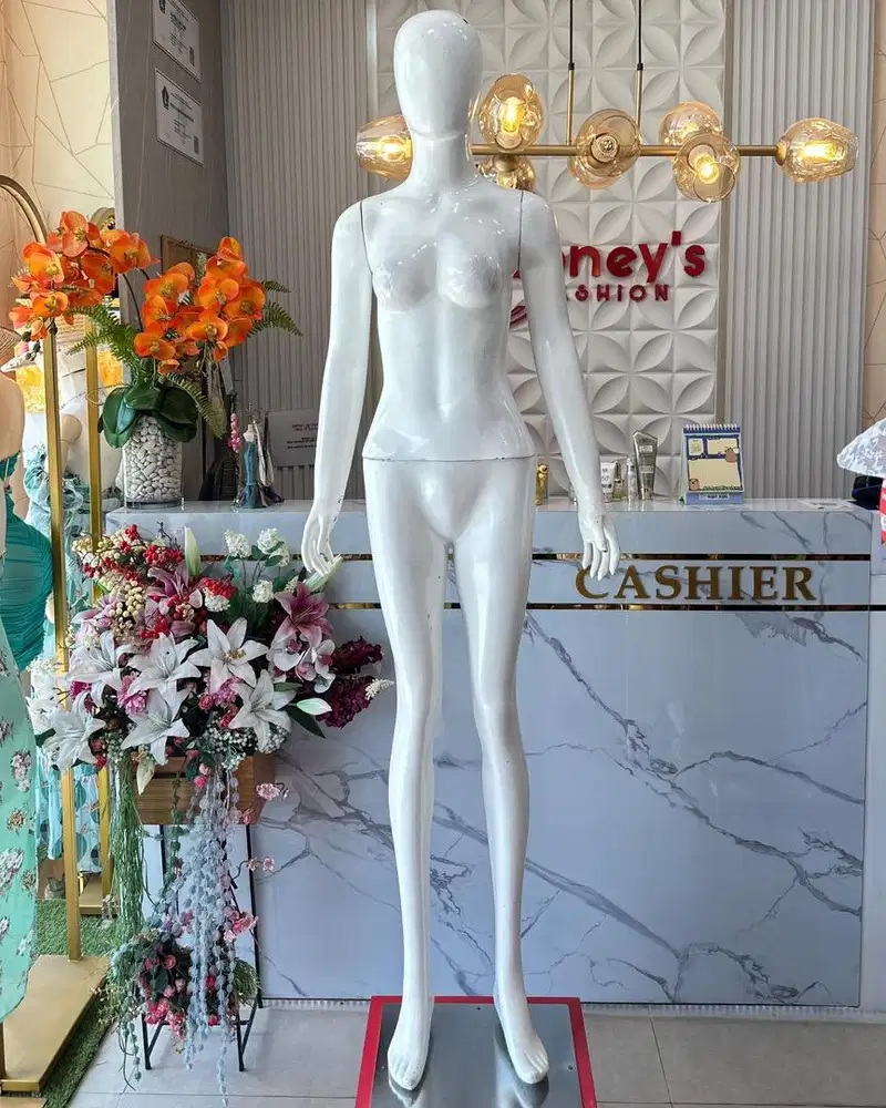 Manekin full body putih