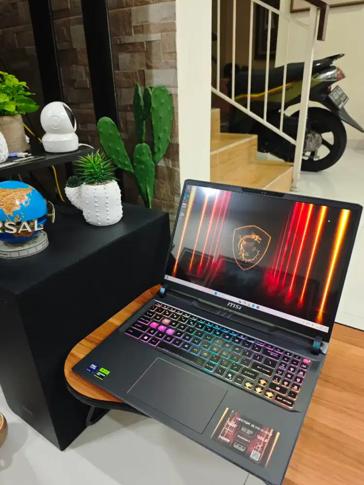 Laptop MSI Vector 5070TI Ultra 7 x rog msi nitro tuf