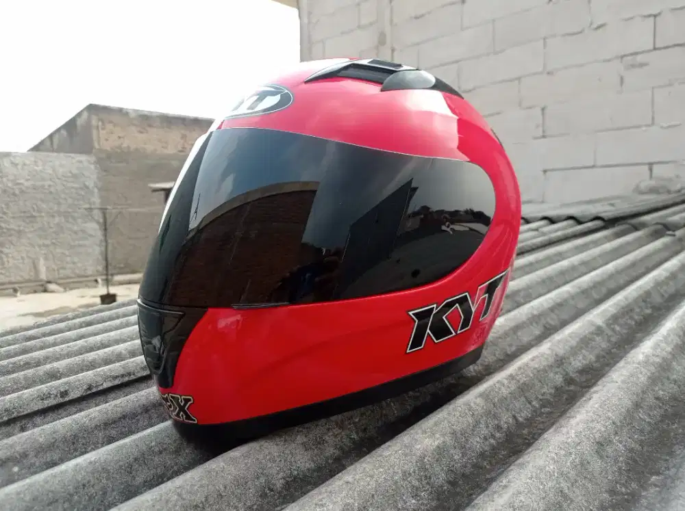 Helm full face kyt R10 warna merah