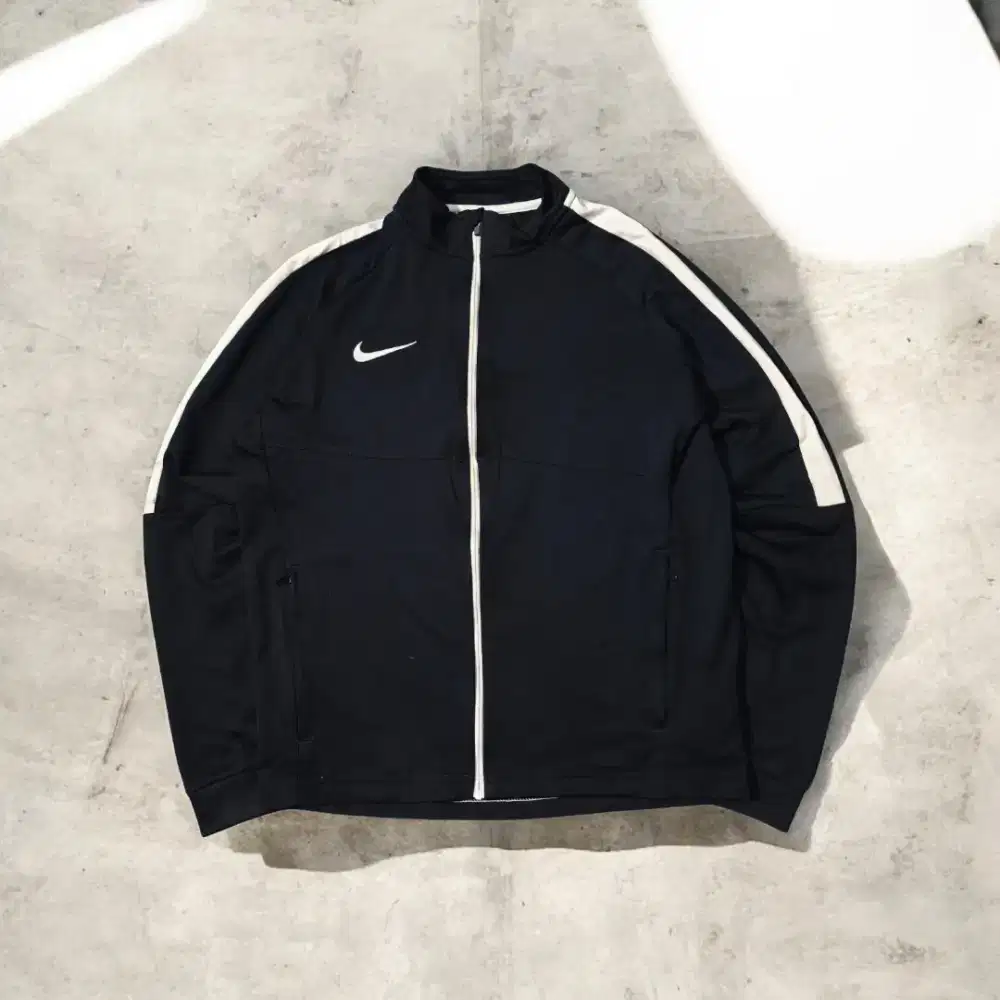 Jaket Tracktop Nike