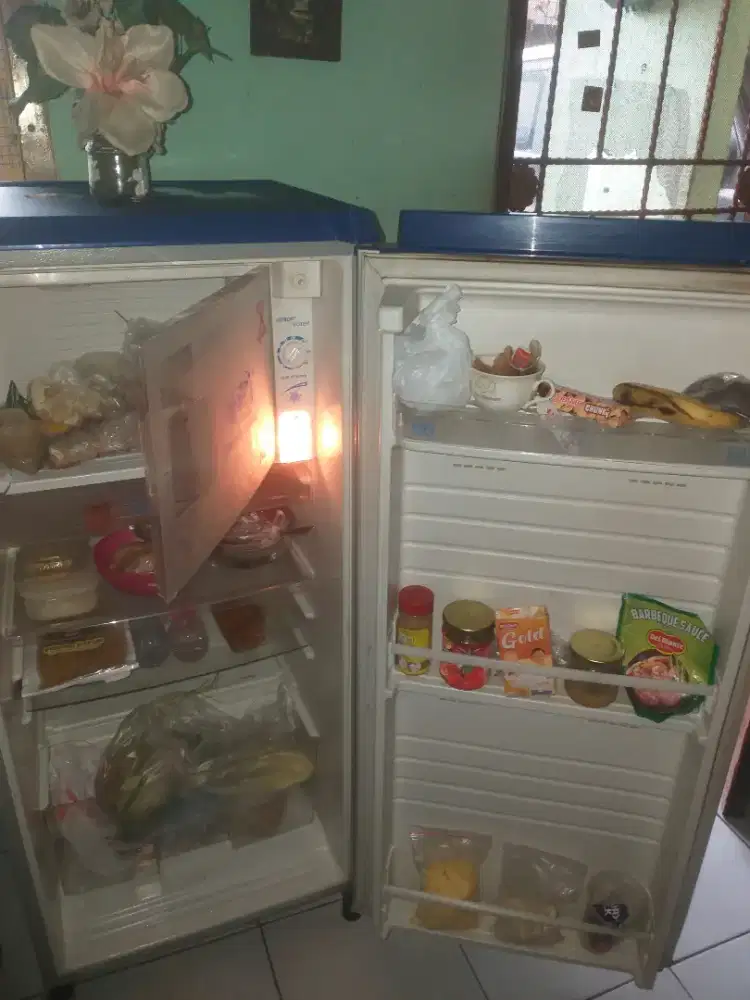 Kulkas 1 pntu bagus dngin lengkap di pamulang