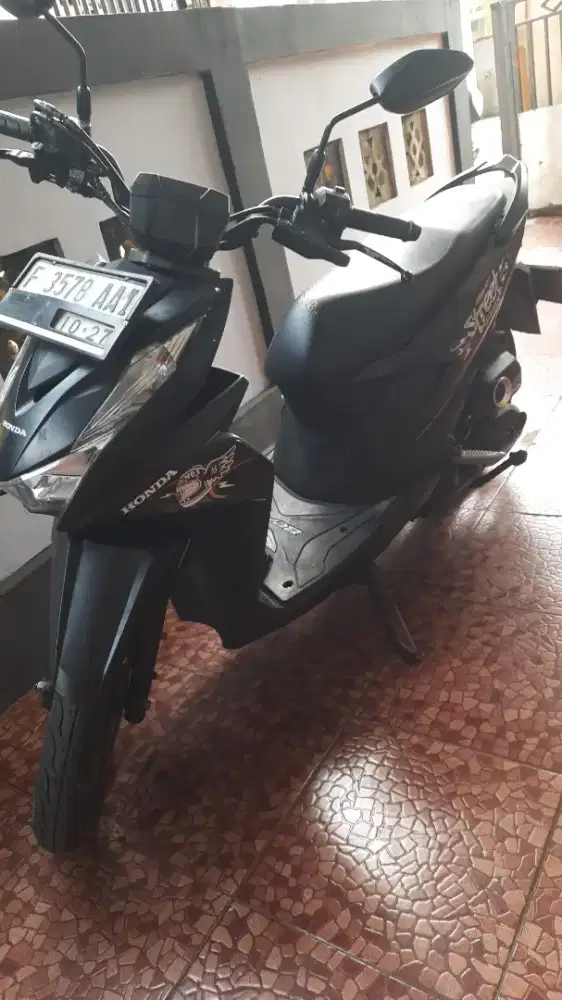 Honda beat street hitam