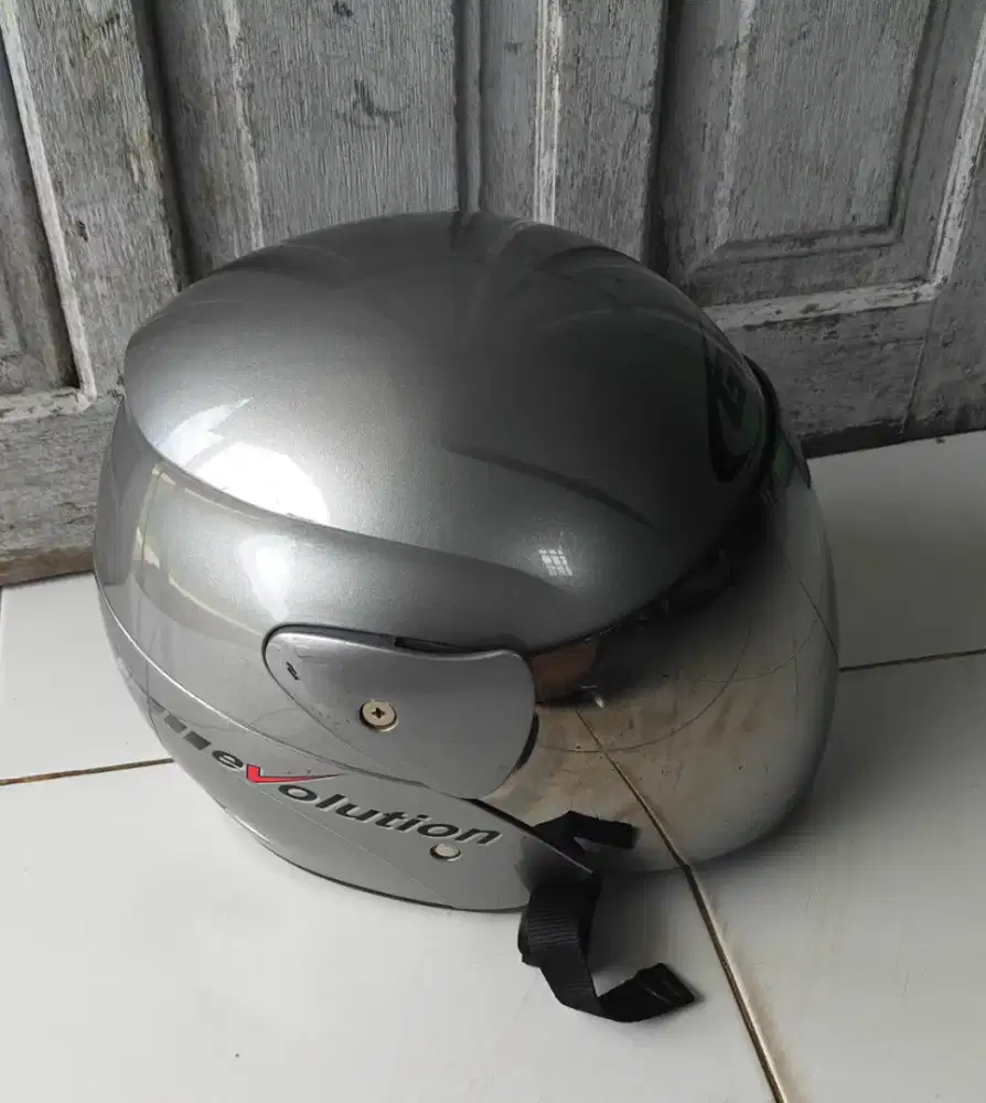 helm gm warna silver