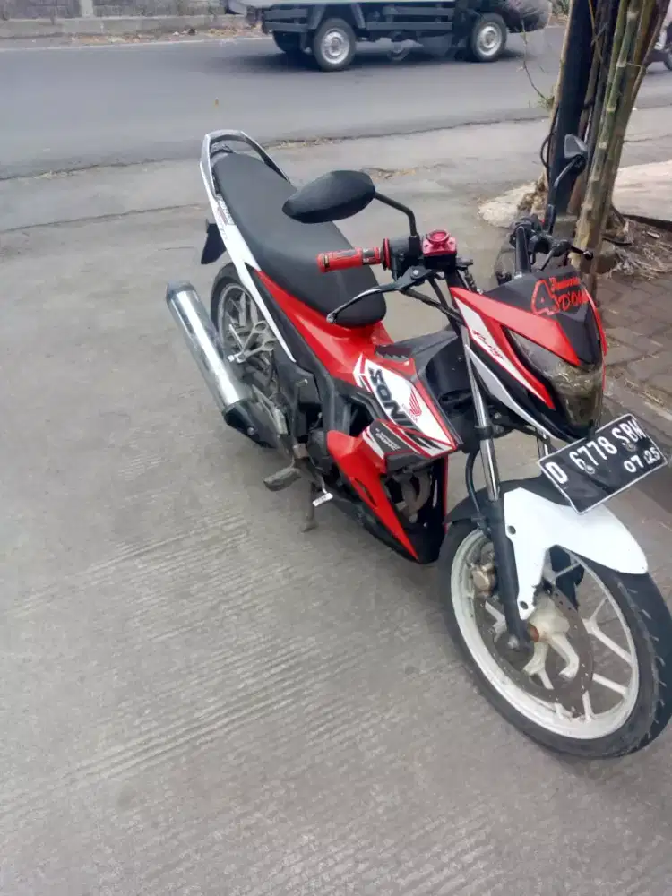 Di jual motor Honda Sonic 2020
