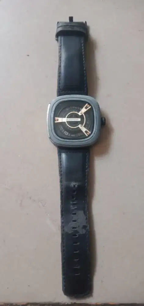 Jam tangan pria