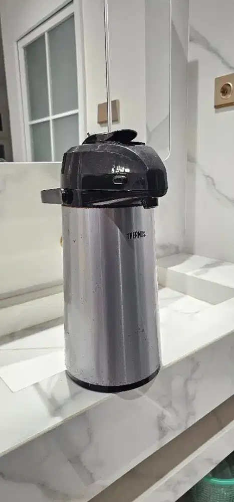 Termos air brand TERMOS model tekan jadi gampang pakai, bisa putar 360