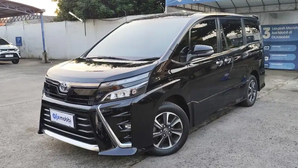 DP RENDAH - Toyota Voxy 2.0 Bensin-AT 2018