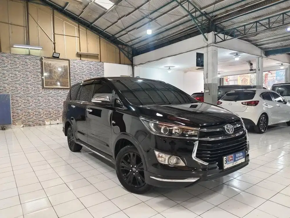 Toyota Kijang INNOVA VENTURER 2.0 Bensin AT 2017 Hitam
