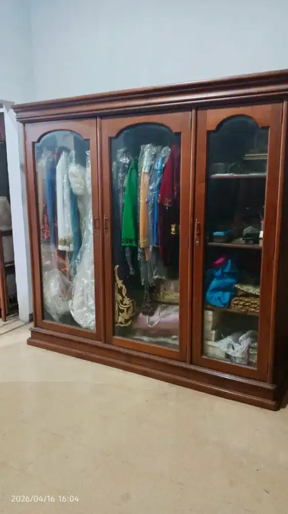 Dijual lemari kayu jati jepara