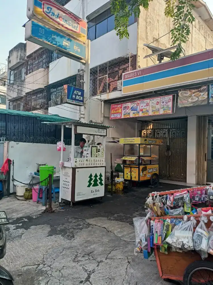 Di oper Tempat Usaha Es Teh Solo