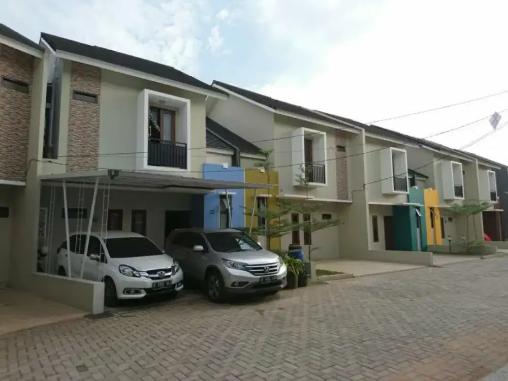 Dijual Rumah Second 
Bangunan thn 2015 lokasi Strategis