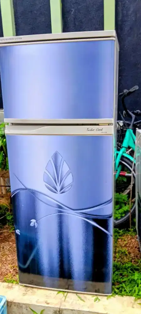 Kulkas 2 pintu Uchida Japan