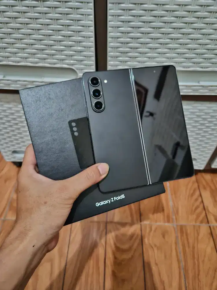 Samsung Z Fold 5 512gb Phantomblack resmi sein (-minus sesuai gambar)