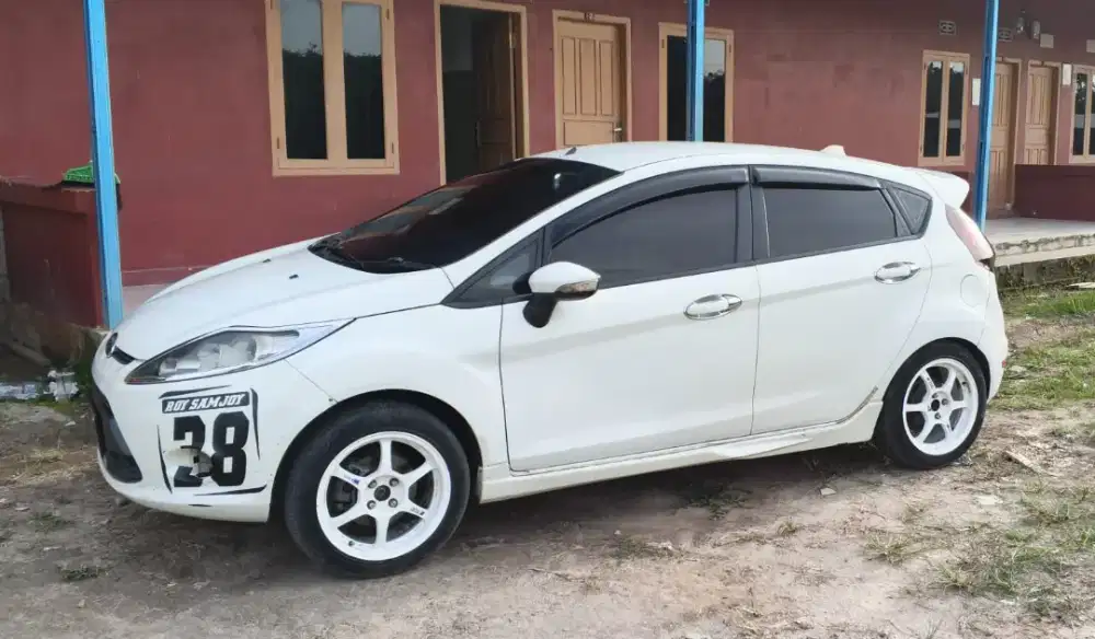 Mobil bekas murah ford fiesta