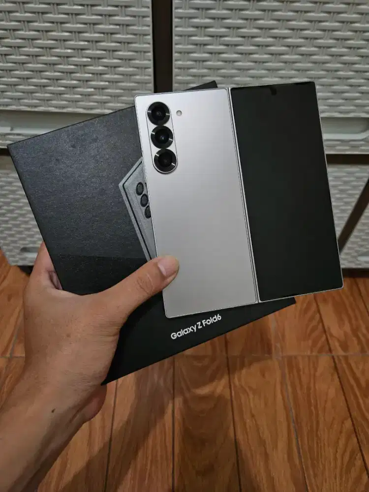 SAMSUNG Z FOLD 6 512GB SILVERSHADOW RESMI SEIN (-bercak tidak ngaruh)