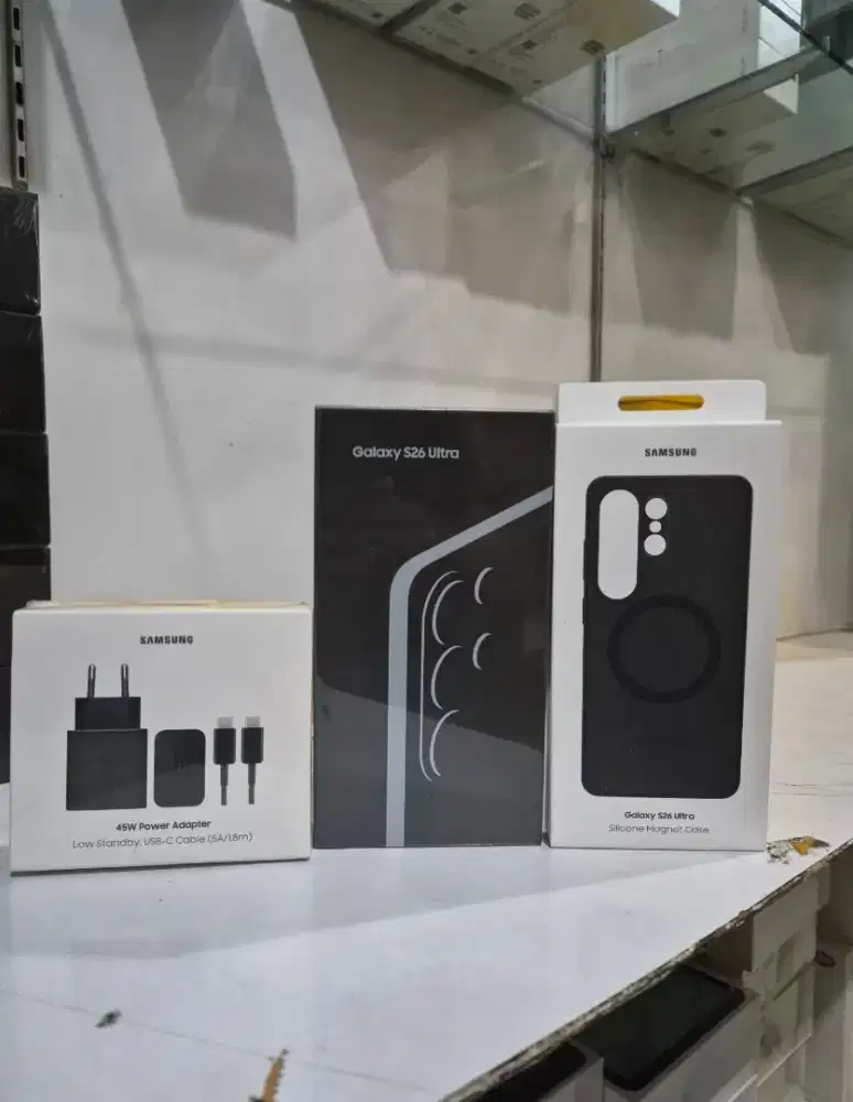 NEW SAMSUNG GALAXY S26ULTRA FREE TRAVEL ADAPTER 45WATT, CASE ORIGINAL