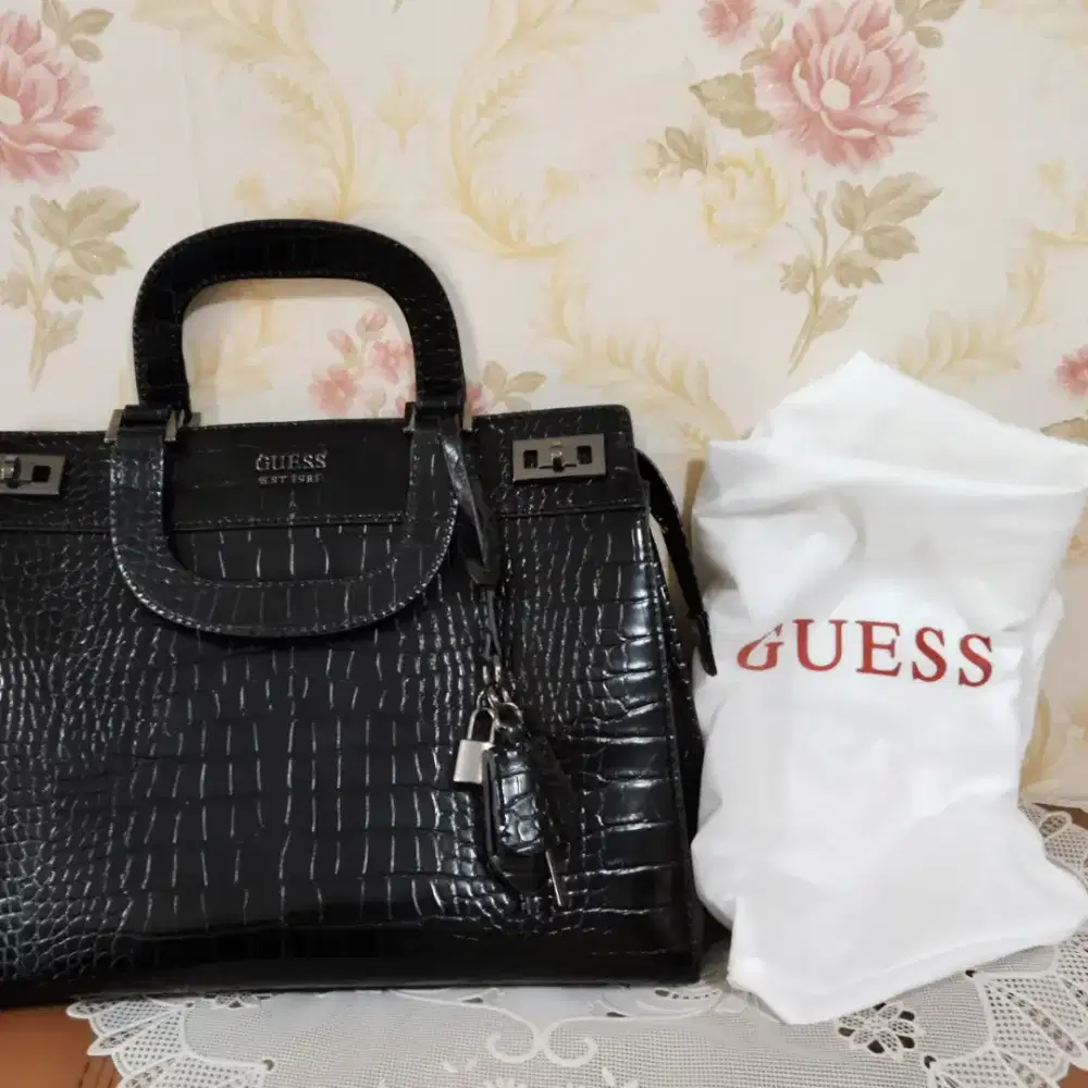 Tas GUESS EST 1981