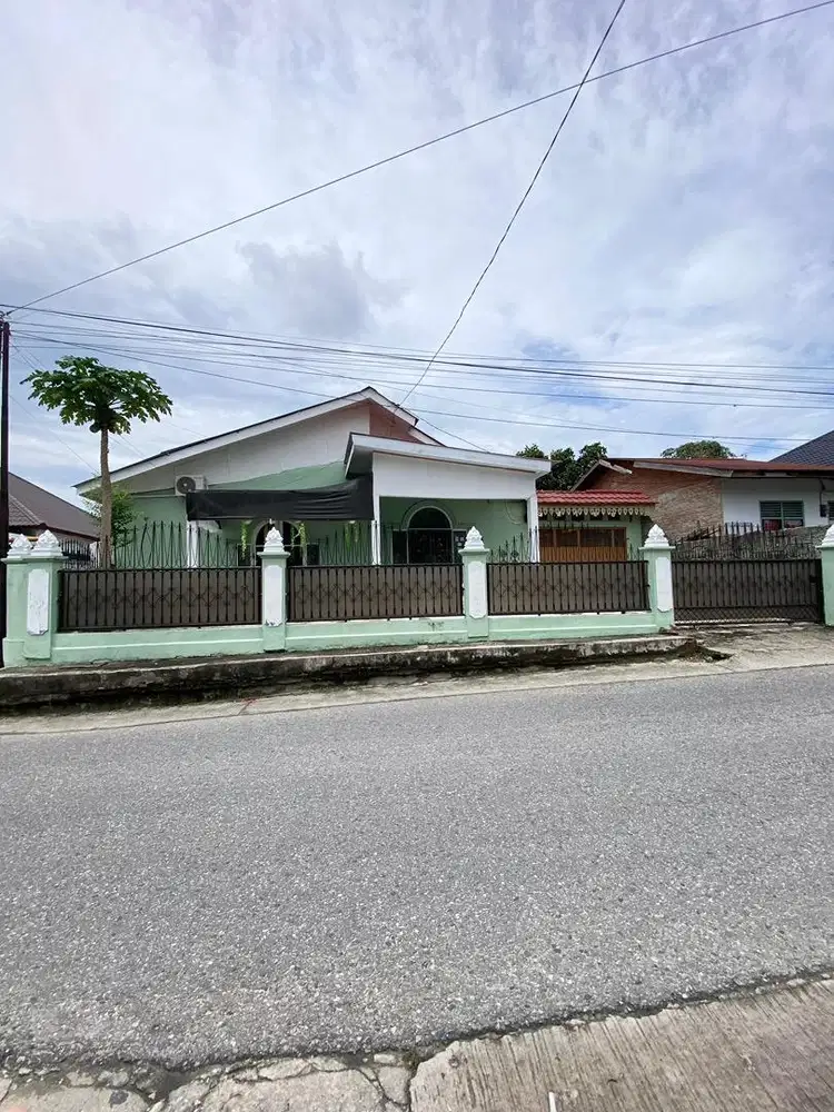 Rumah Tipe 180/280 lokasi strategis!