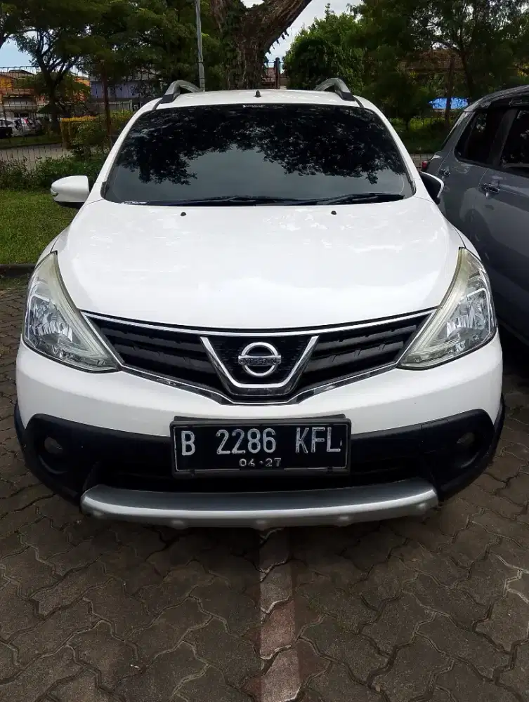 GRAND LIVINA XGEAR AT/AUTOMATIC 2017 PUTIH