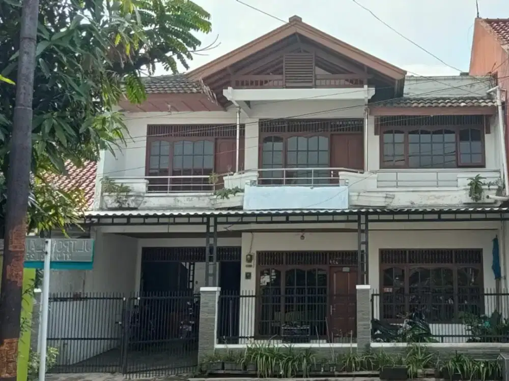 Rumah Besar 2 Lantai Pharmindo – 5 KT, Rooftop, Akses 2 Mobil, Siap Huni