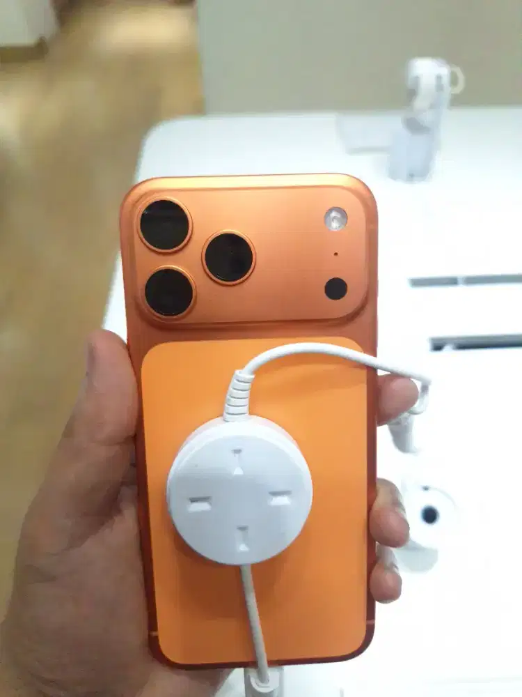 IPHONE 17 PRO CICILAN