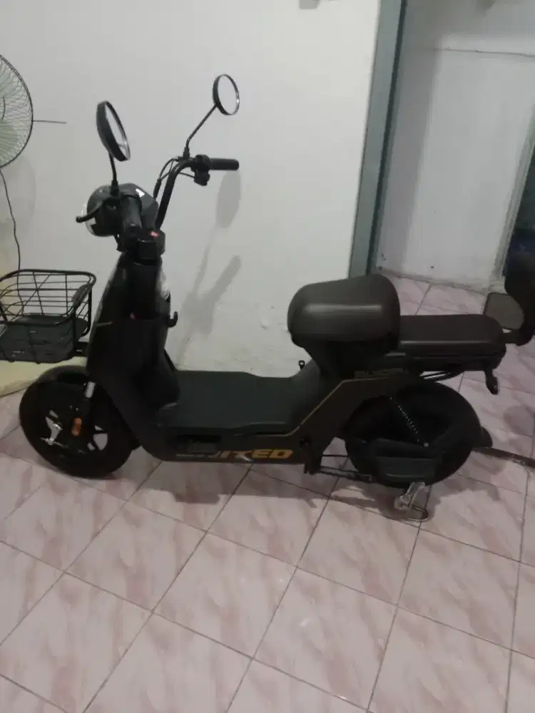 Sepeda listrik united