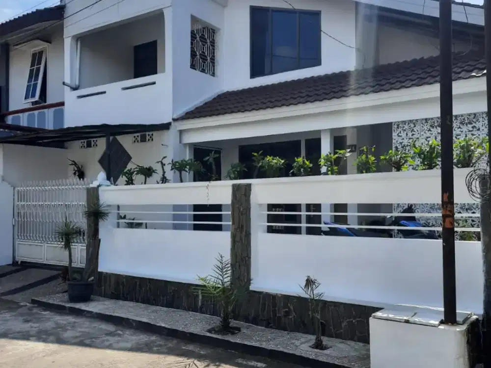 Rumah 2 Lantai Luas 150/200 m² – Garasi 2 Mobil, Lokasi Strategis Trowulan Siap Huni