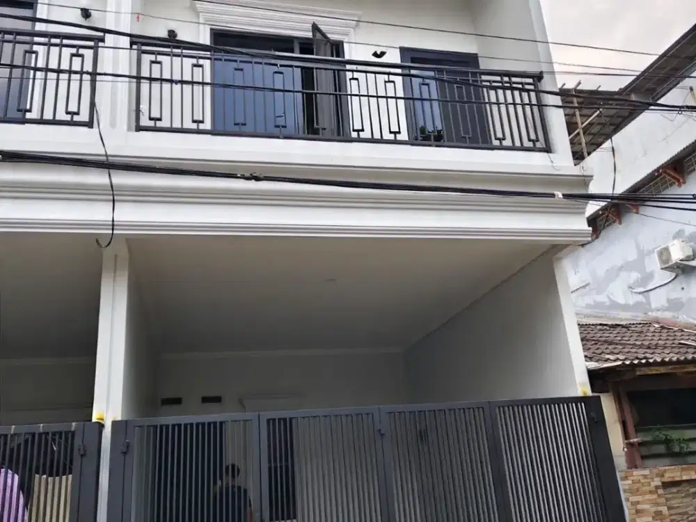 Dijual rumah 2 lantai brand new di Cipondoh makmur