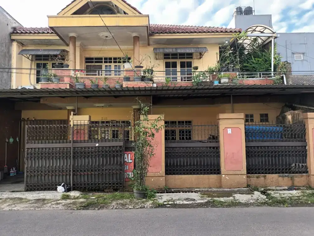 Rumah Besar 2 Lantai LT 225 LB 400 – 5+1 KT, Garasi 2 Mobil, Lokasi Strategis Kalasan