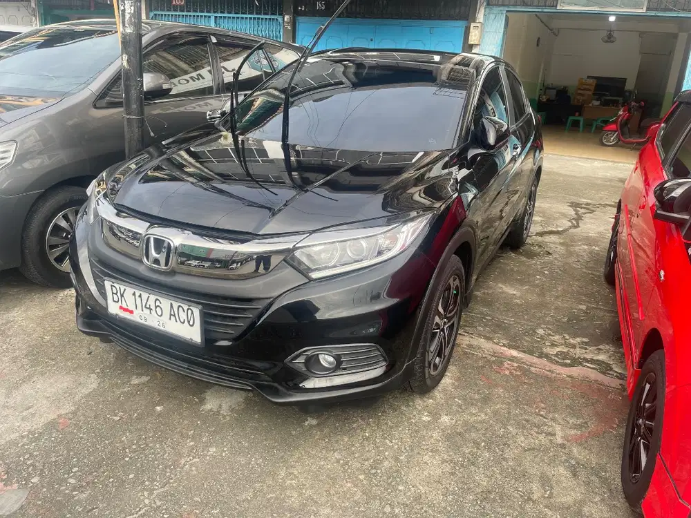 Hrv E Cvt 2021 hitam