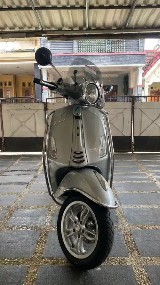 VESPA PRIMAVERA I-GET 2017 SILVER KM 19RB