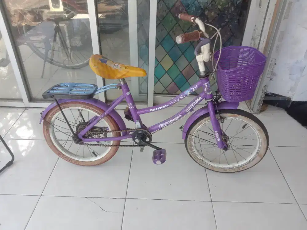 Sepeda anak cewek uk16