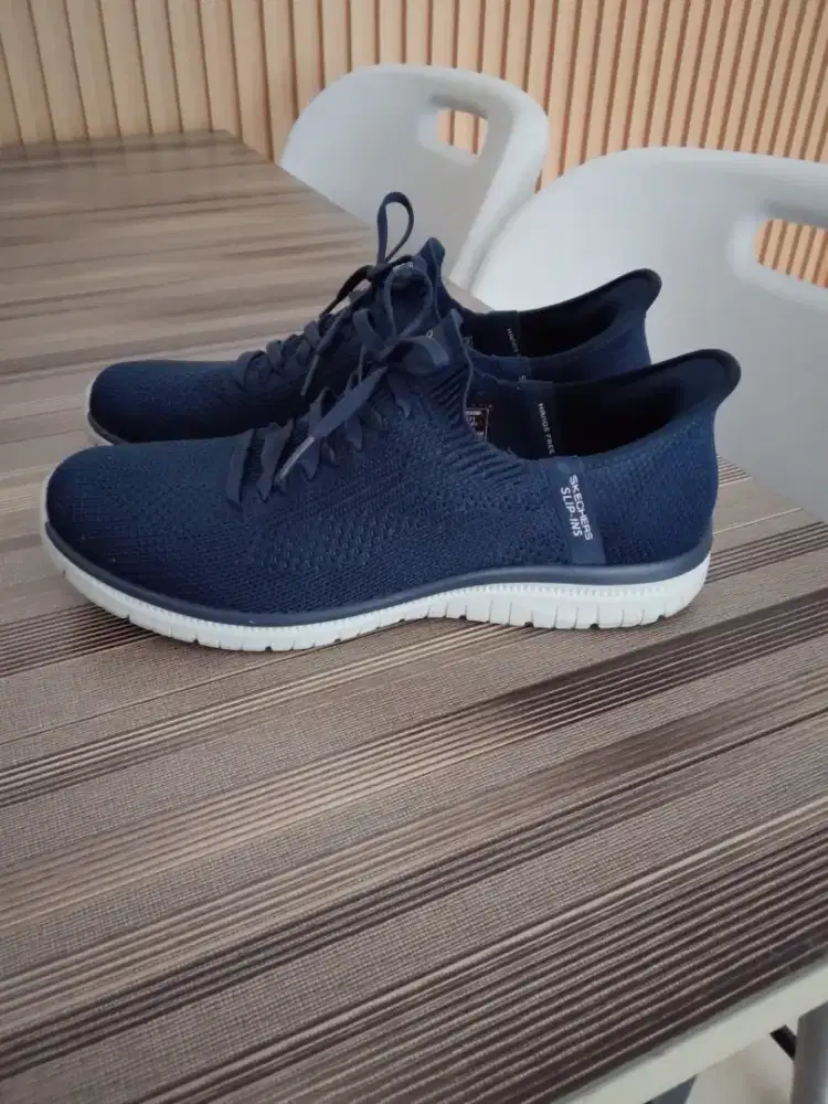 Sketchers slip-ins wanita