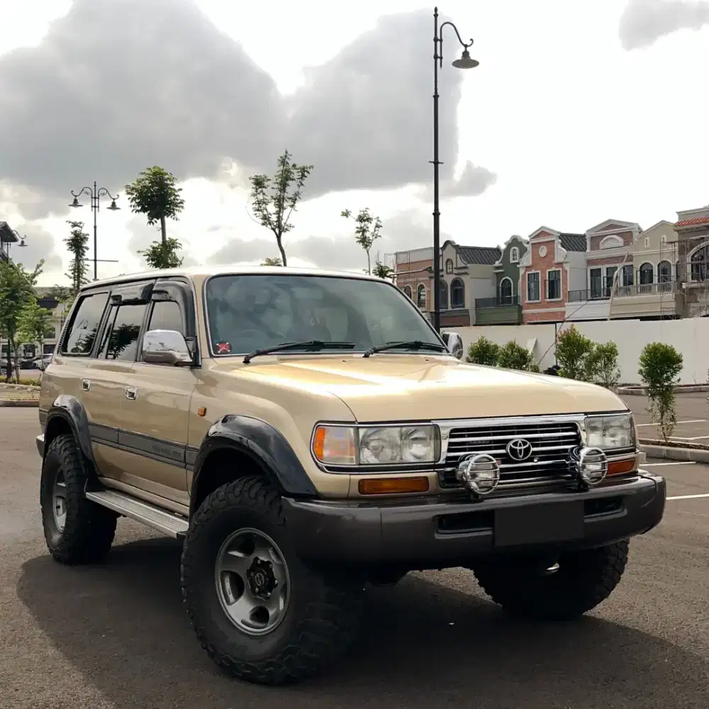 TOYOTA LAND CRUISER VXR80 1999