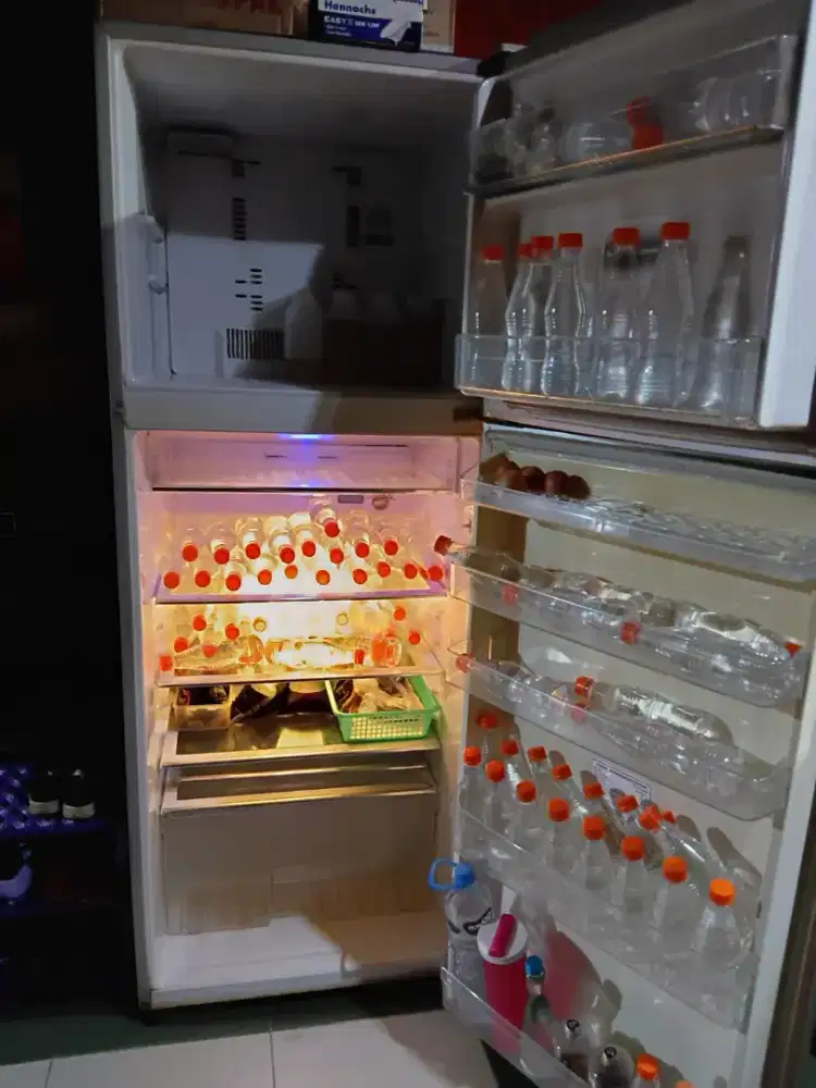 Di Jual Kulkas Merek TOSHIBA