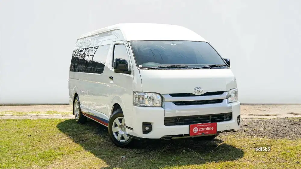 TOYOTA HIACE COMMUTER 3.0 MT 2024 PUTIH