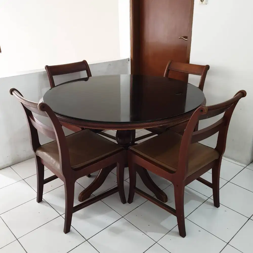 Jual Meja Makan Bundar + 4 Kursi Bekas