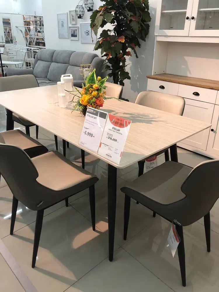 STELLAR DINING TABLE