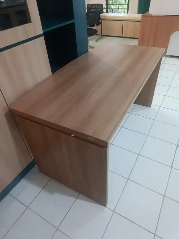 Meja kerja / meja belajar