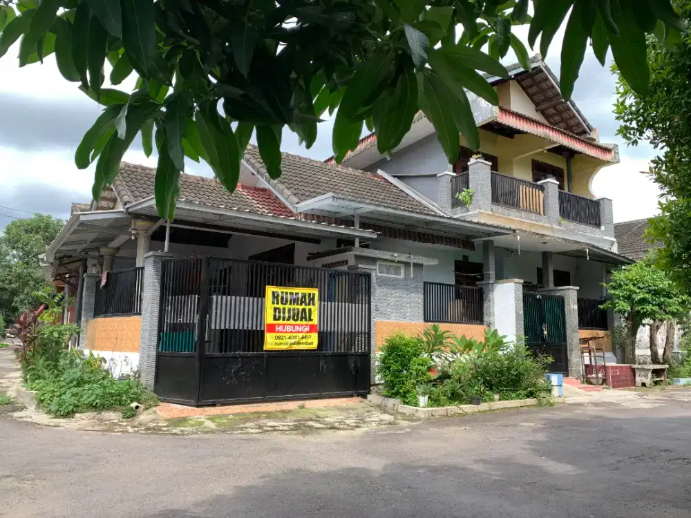 Rumah 2 lantai Pojok di Gunung Batu Permai Jember