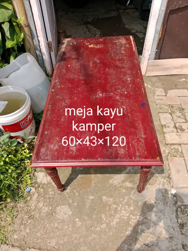 Meja kayu bekas baru tanpa kropos