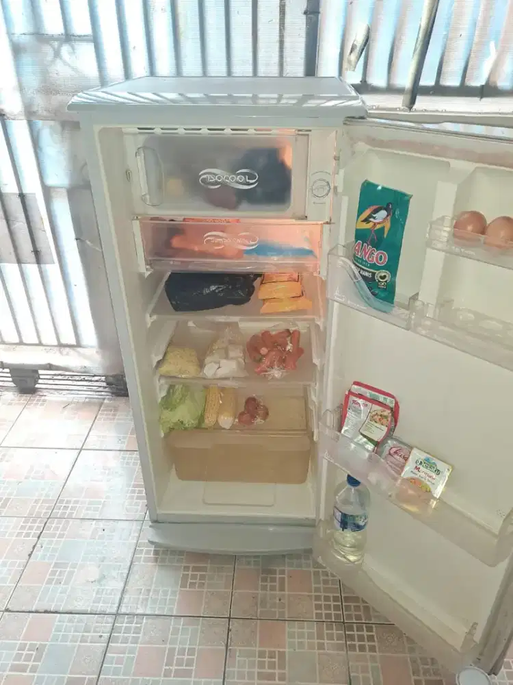 Jual kulkas POLYTRON satu pintu siap untuk d antar