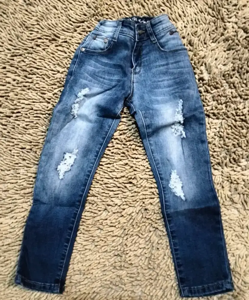 celana jeans
anak perempuan 
6 tahun