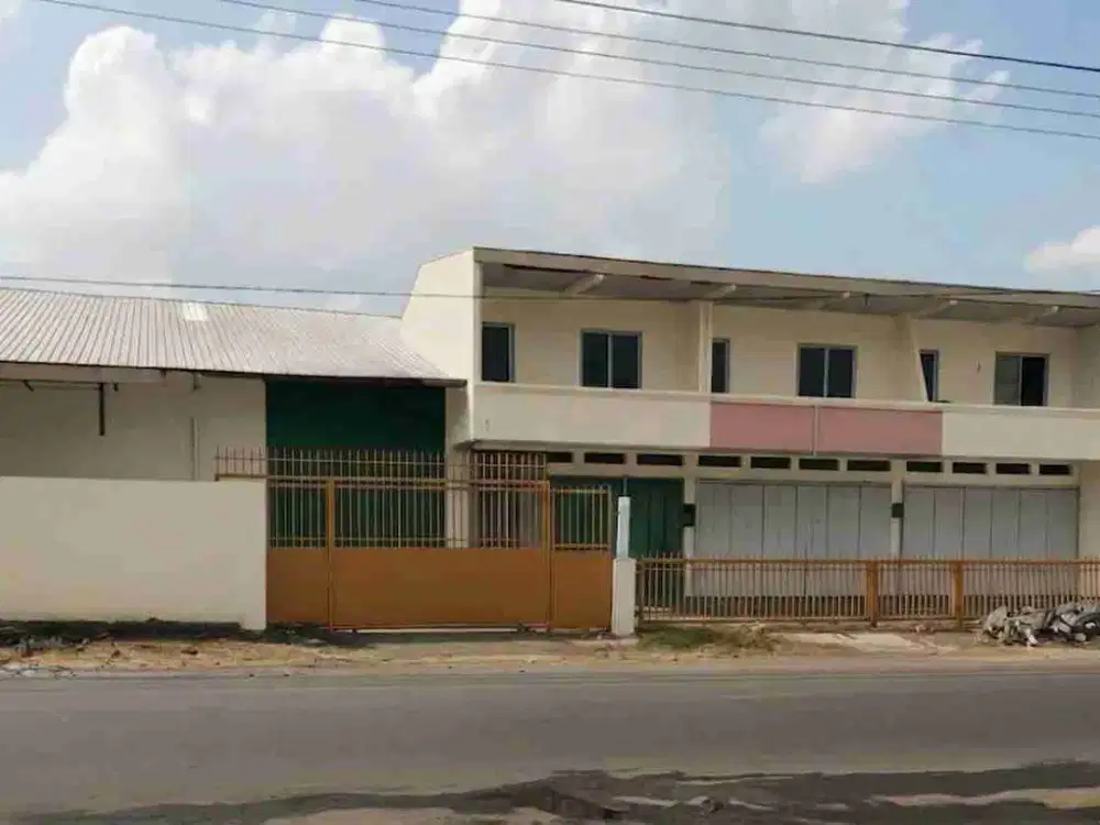 Di jual murah Gudang dan ruko 900 m2 pinggur jalan.