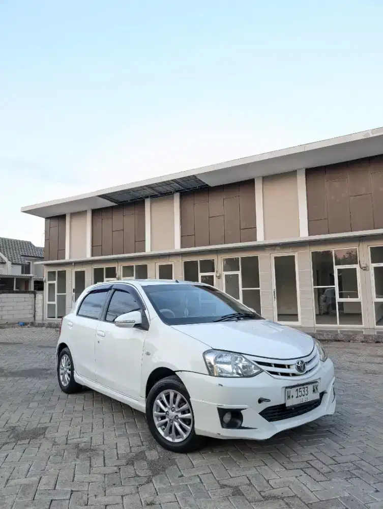 Toyota Etios Valcao 2013 (Des) Tangan Pertama