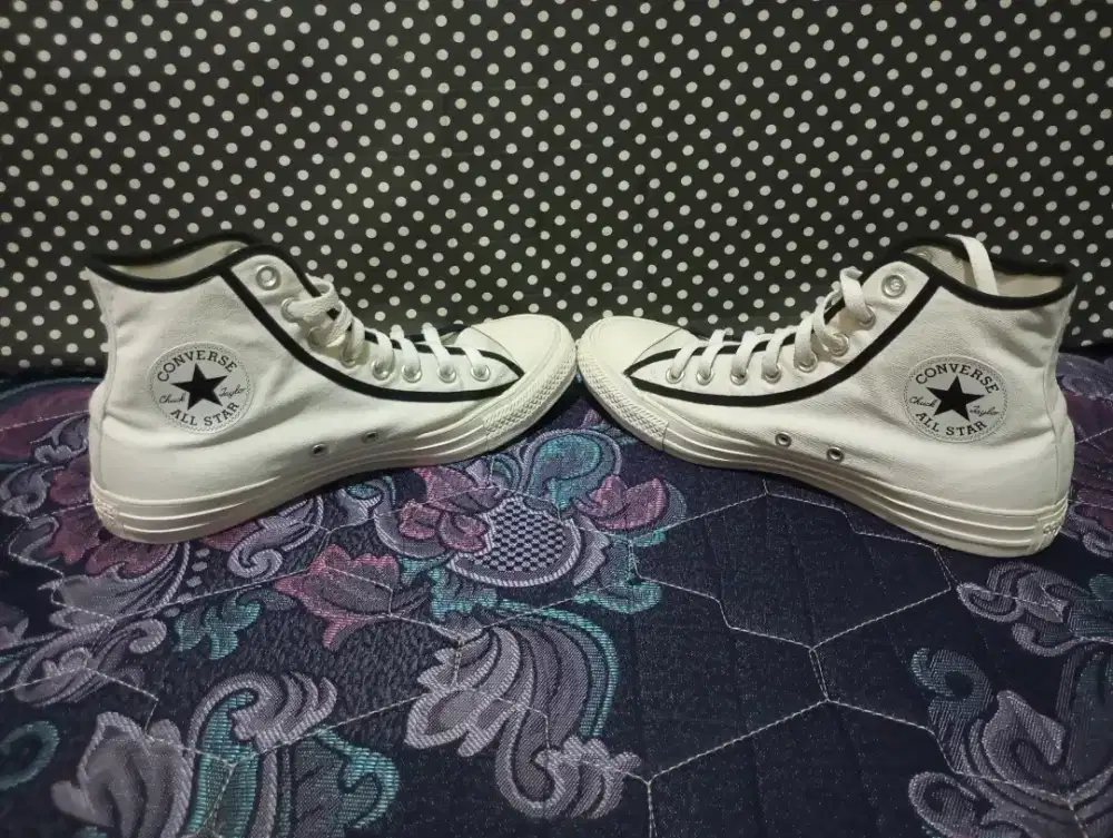 Converse white black line